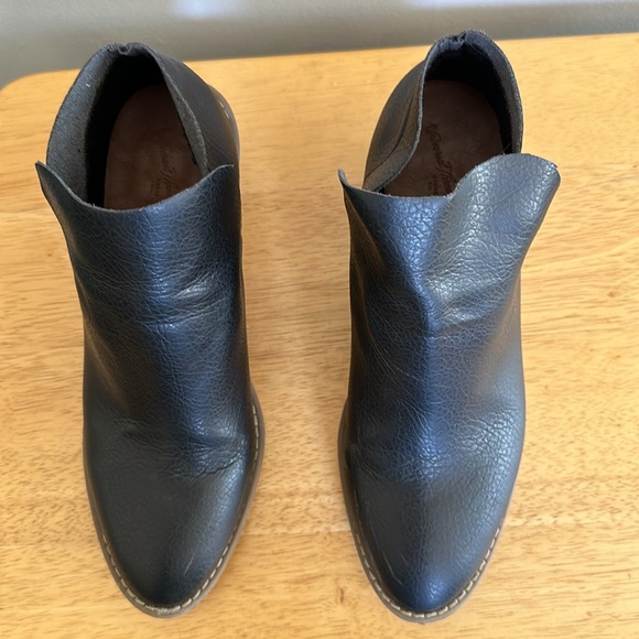 Universal Thread Booties - Picture 4 of 5